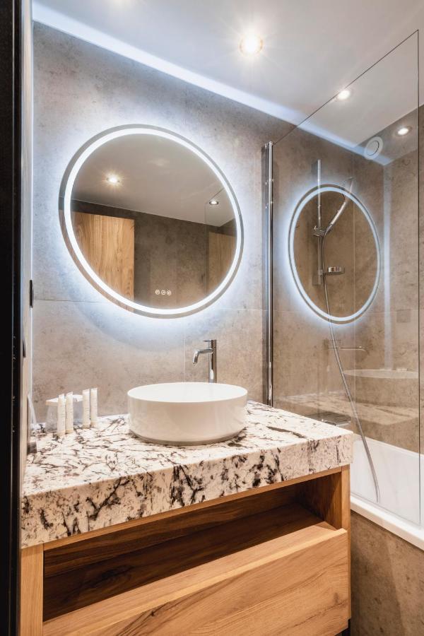 Twin Room Bath Traditional,1498904461:JPEG